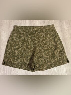 Versona Women’s Green Tropical Flora Palm Leaf Shorts Size 8 Medium NWT